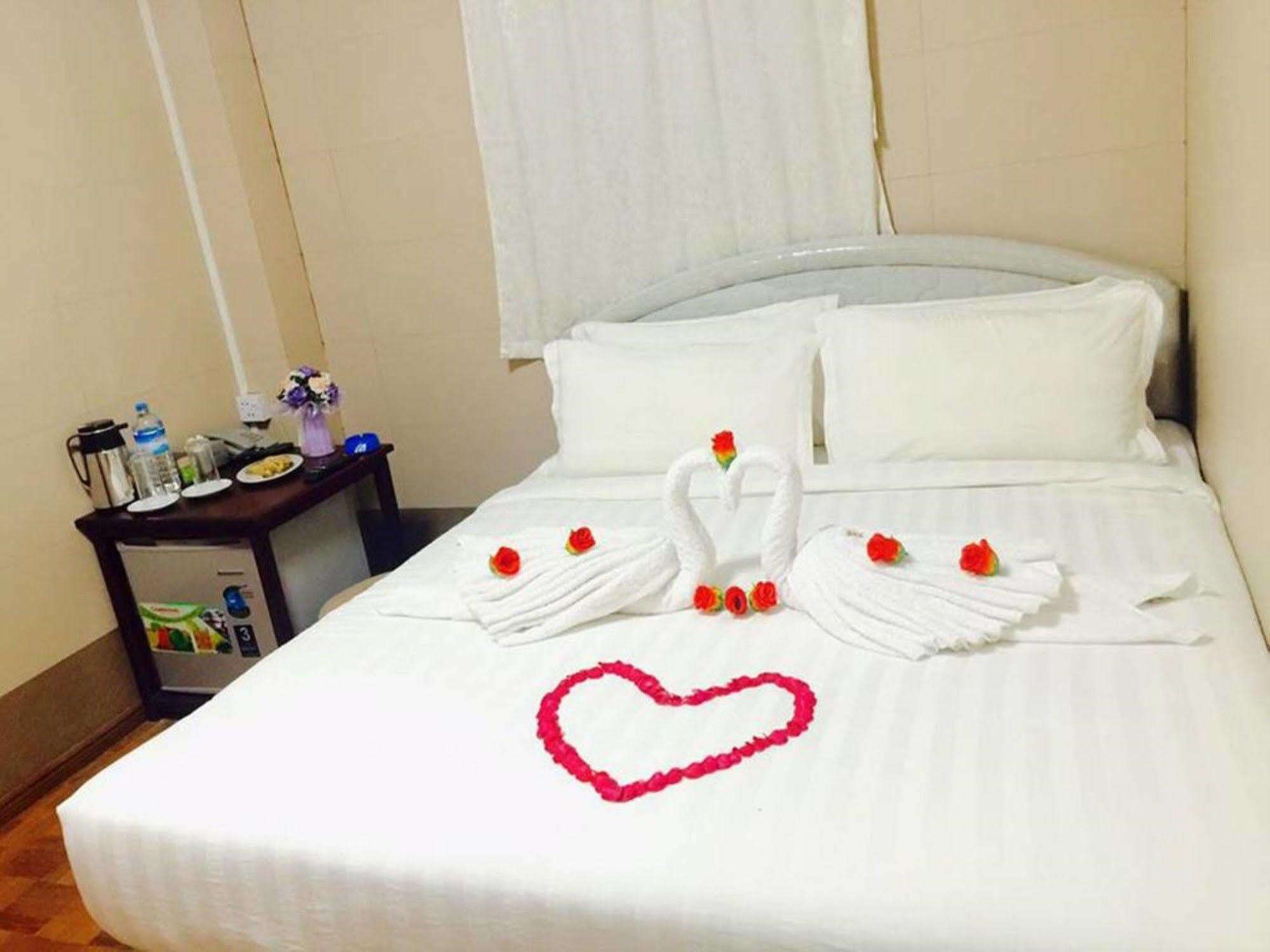 Pandora Motel Янгон Екстер'єр фото